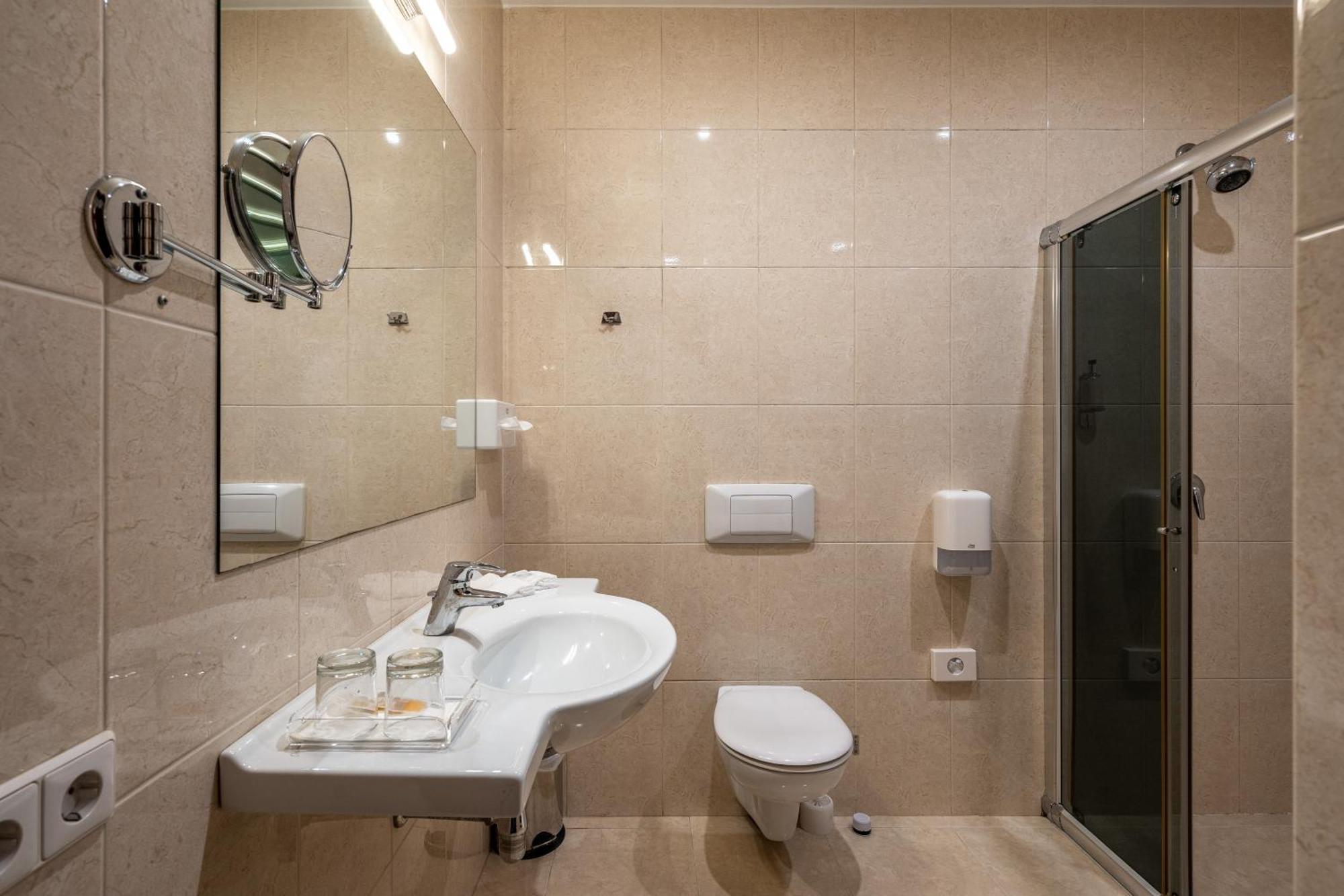 Hotel Sfinksas Kaunas Luaran gambar